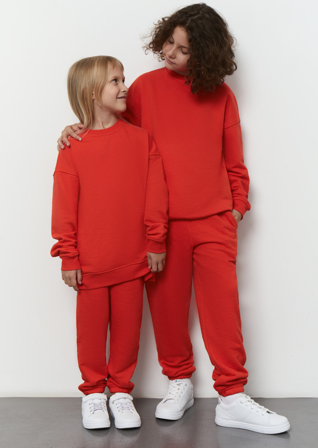 Cherry tomato color kids three-thread oversize trousers 